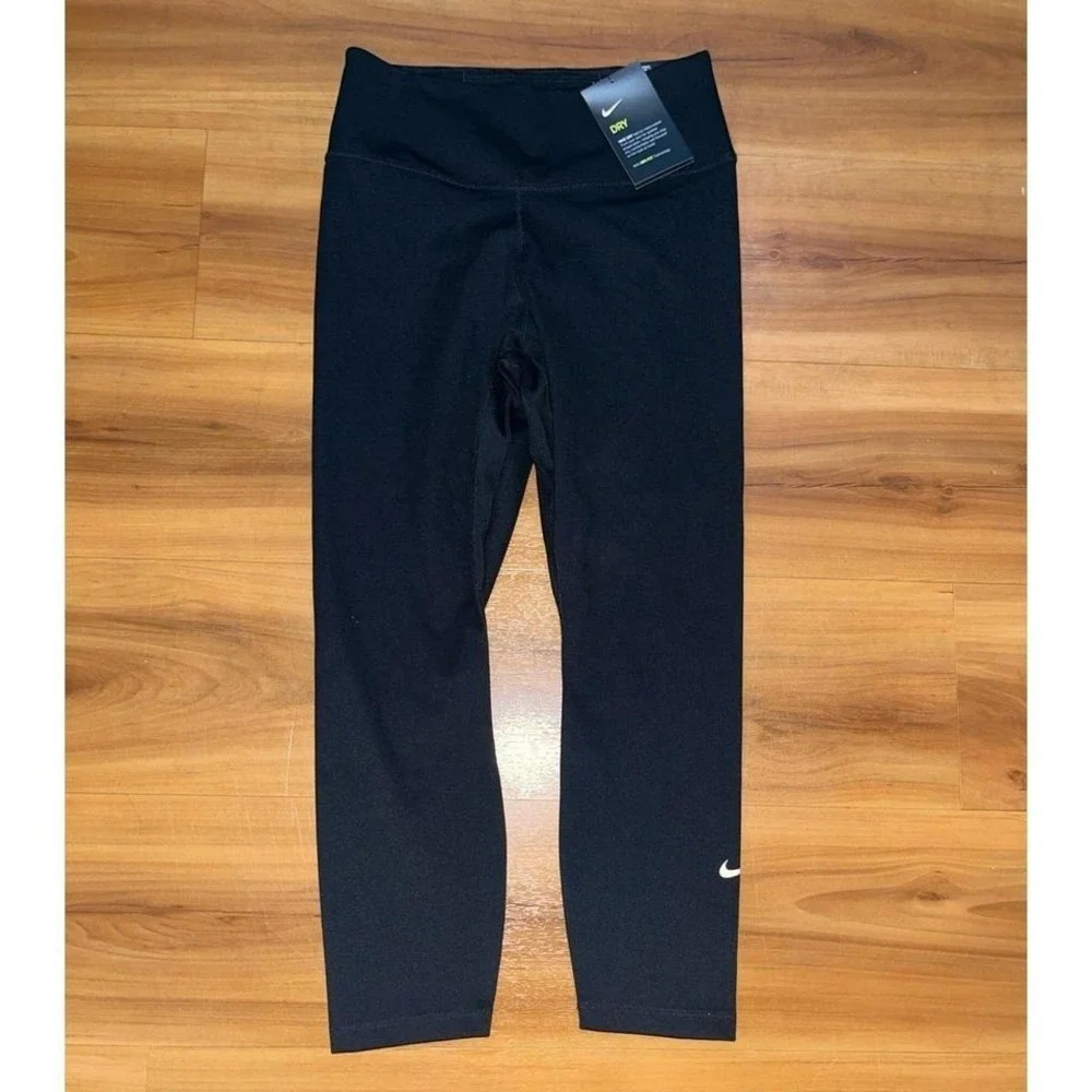 Womens NWT Nike One Tight Fit Mid Rise Athletic Performance Crop Leggings